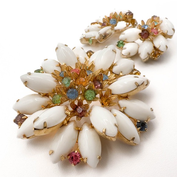D&E Juliana White Milk Glass Navette Pastel Rhinestone Floral Brooch Earring Set - Picture 4 of 11